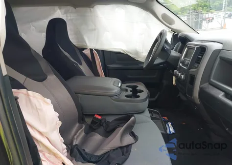 2017 Ram 1500 Express 4X4 5'7 Box z USA, uszkodzony, nr VIN 1C6RR7KG7HS857942